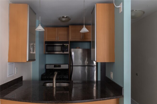 Building Photo - 210 N 17th St