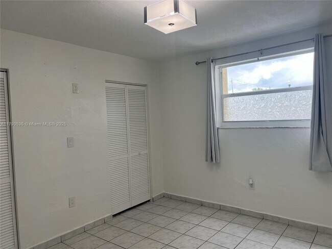 Building Photo - 4655 Palm Ave