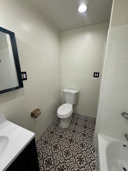 Building Photo - 1532 W 221st St