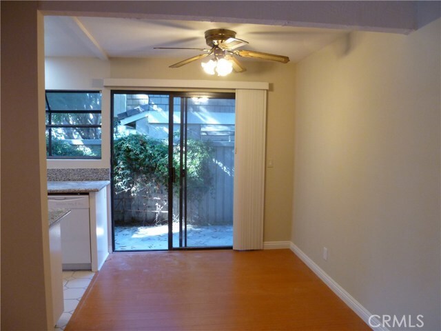 Building Photo - 215 Springview