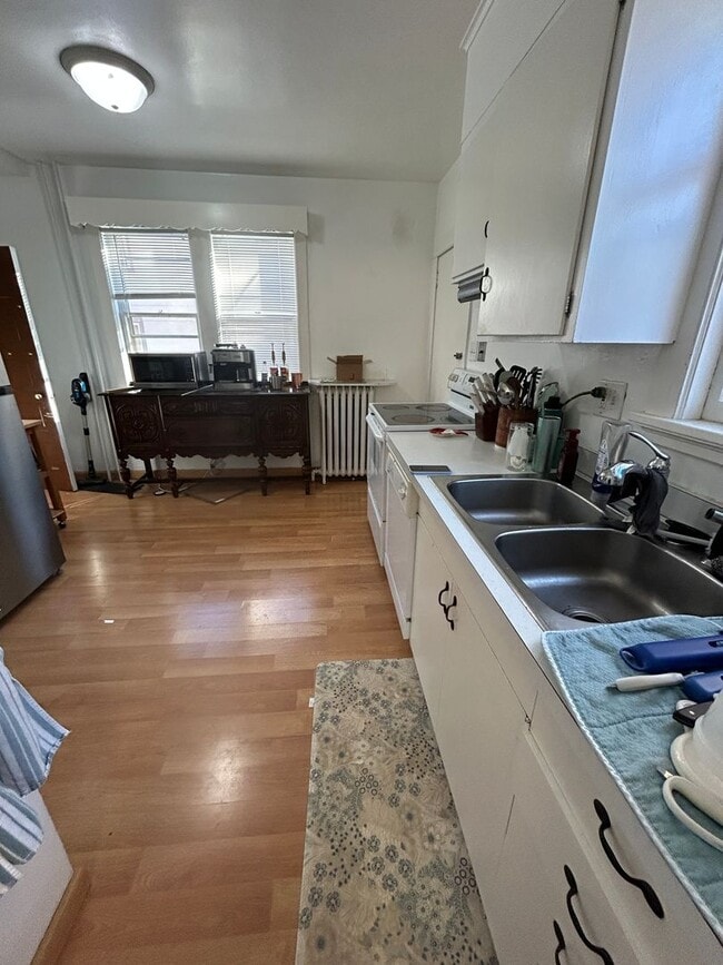 Building Photo - 625 N 16th Ave E