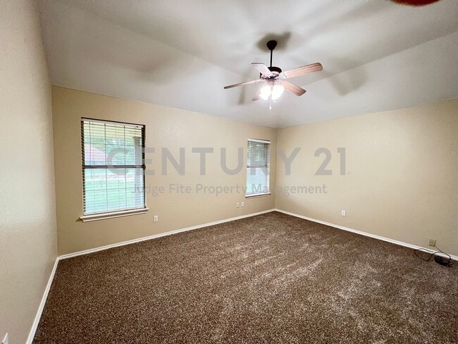 Building Photo - 788 Robin Ct