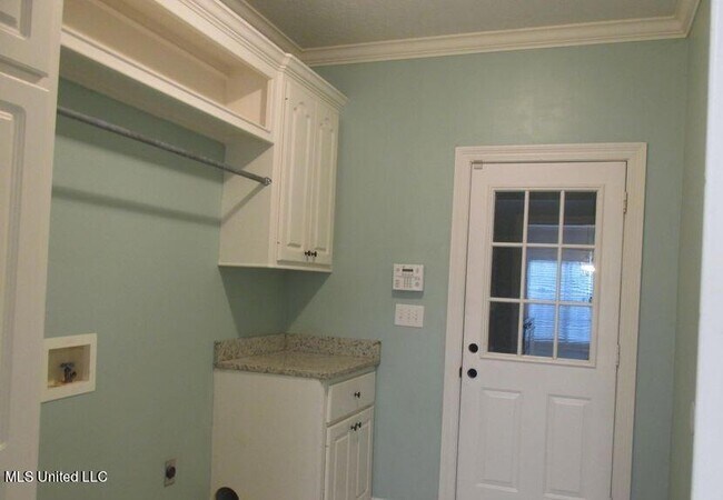 Building Photo - 201 Apple Blossom Cir