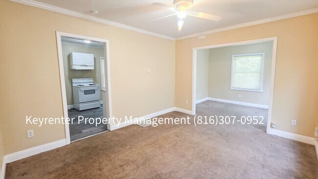 Building Photo - 4 Bed, 1 Bath Home available now!