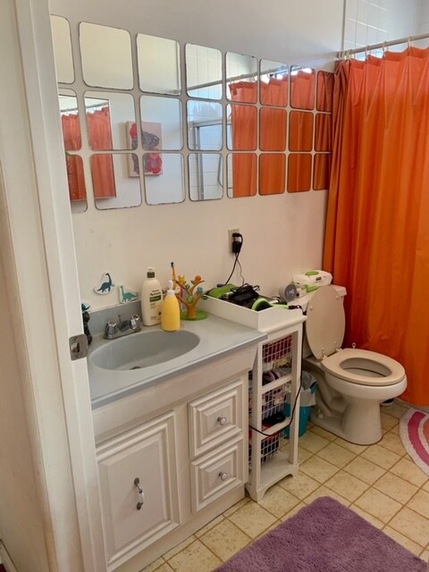 Bathroom - 2642 1/2 S Corning St