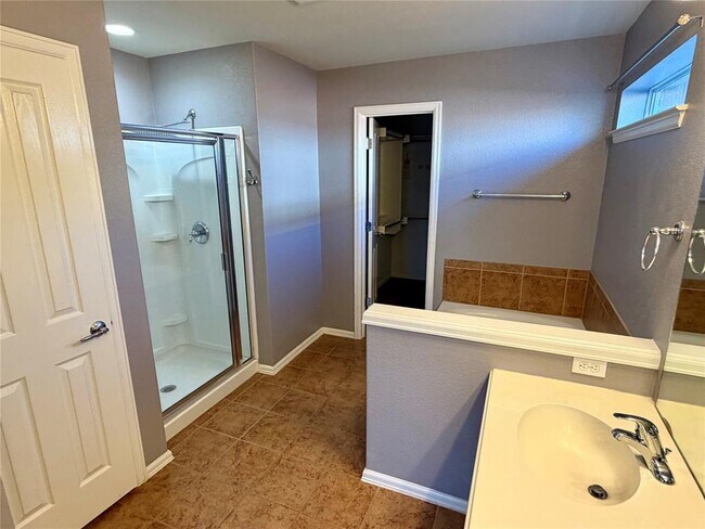 Building Photo - 500 Kingfisher Ln