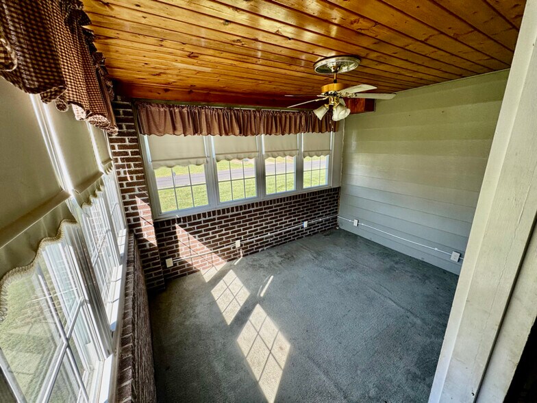 Building Photo - 20 Hazlett Ln