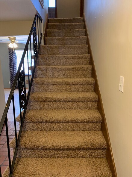 Building Photo - 641 Belle Air Ave