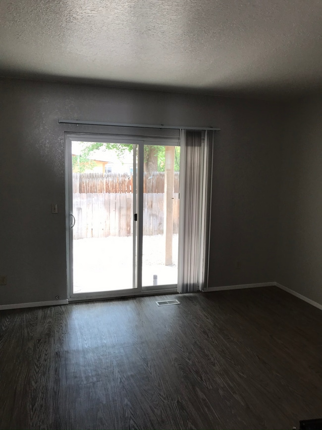Building Photo - Updated 2 BR / 1.5 BA End Unit – Private Yard & Fresh Interior!