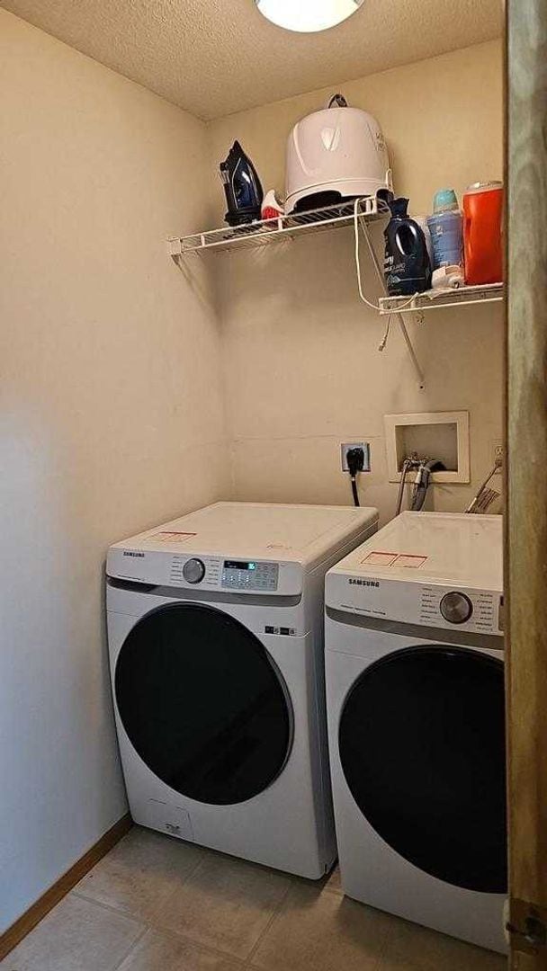 Building Photo - rare champlin 3 bed townhouse!