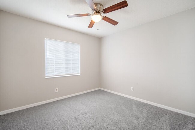 Building Photo - Riverwalk Retreat: Updated 3BR Townhome in...