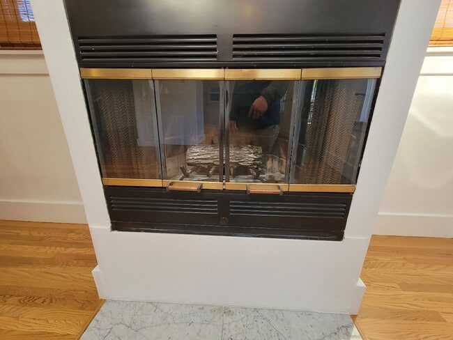 Building Photo - BEAUTIFUL 4BD - 3BA SINGLE STORY HOUSE WITH PRIVATE LAUNDRY AND DETACHED 2 CAR GARAGE