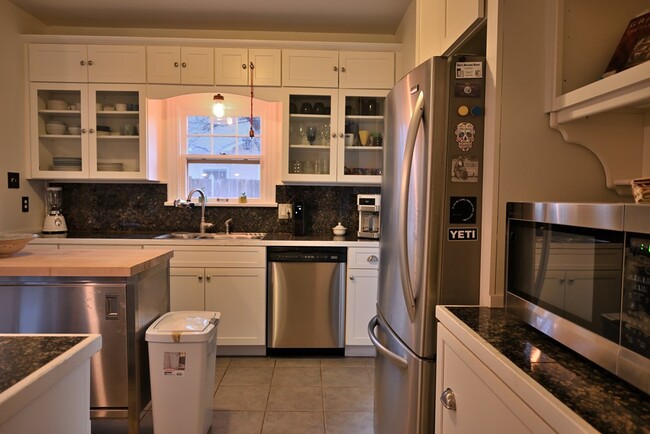 Building Photo - 401 W Nations Ave