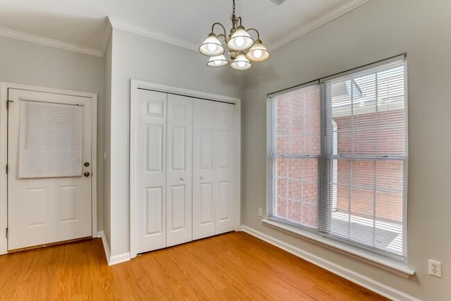 Building Photo - 2142 Fox Ridge Rd