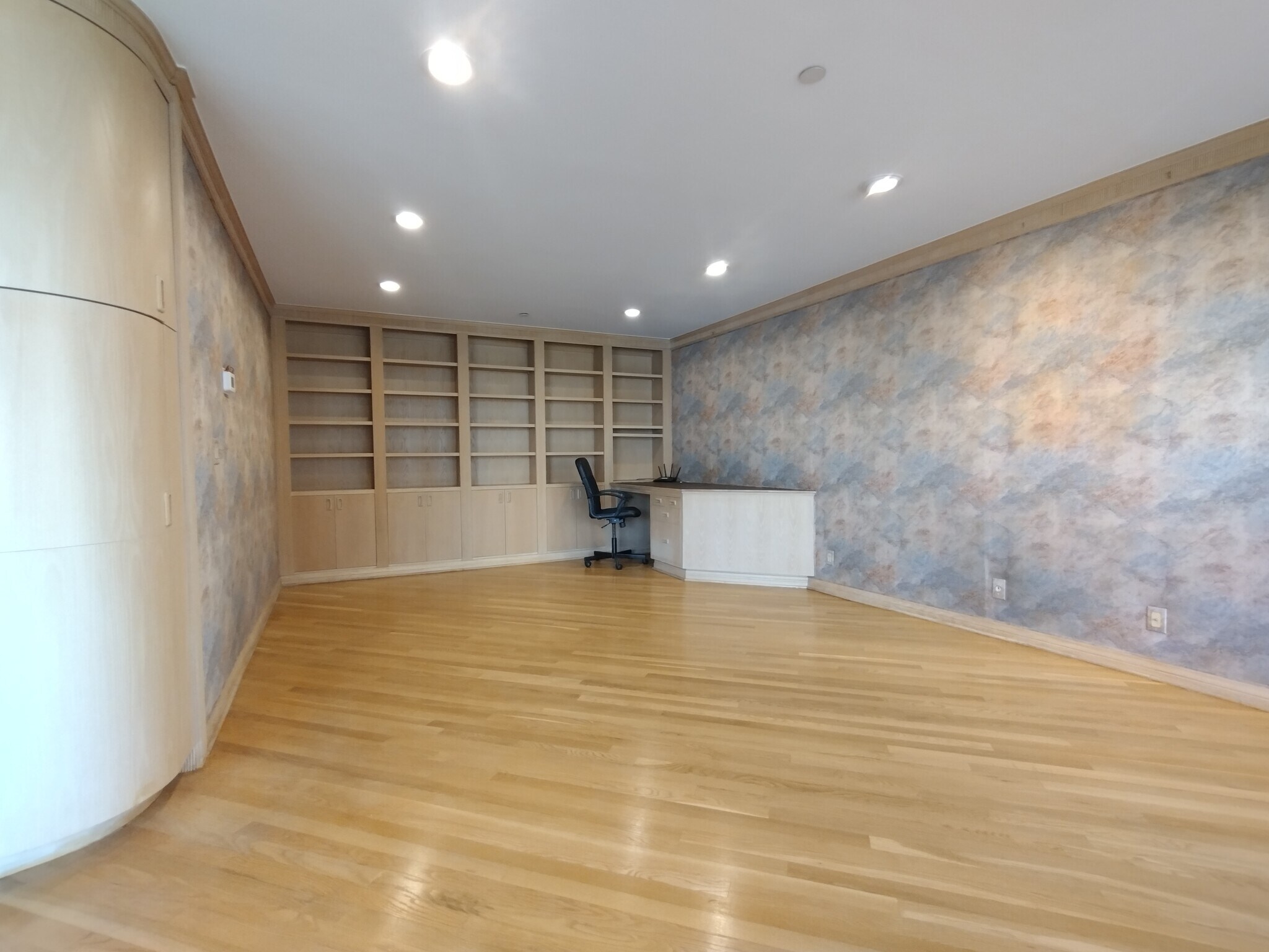 Living area with desk & shelving - 121 S Hope St