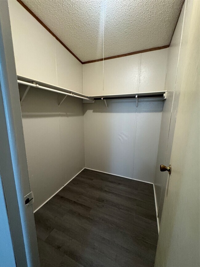 Building Photo - 15240 Paradise Cove Dr