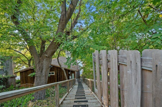 Building Photo - 1708 Ski Slope Dr