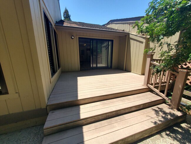 Building Photo - 3113 Lippizaner Ln