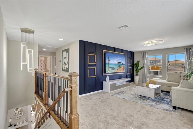 Building Photo - 2405 Oakwood Ln
