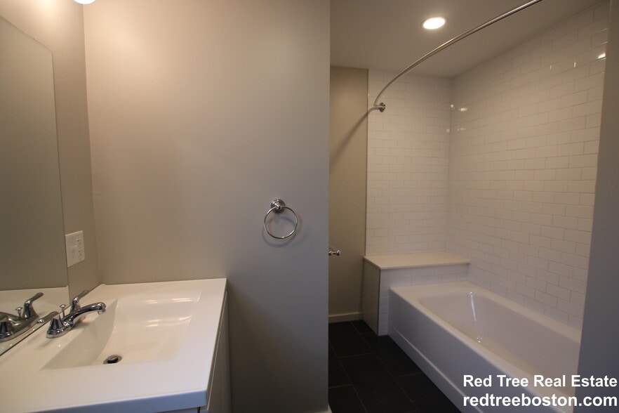 Building Photo - 55 Glenville Ave