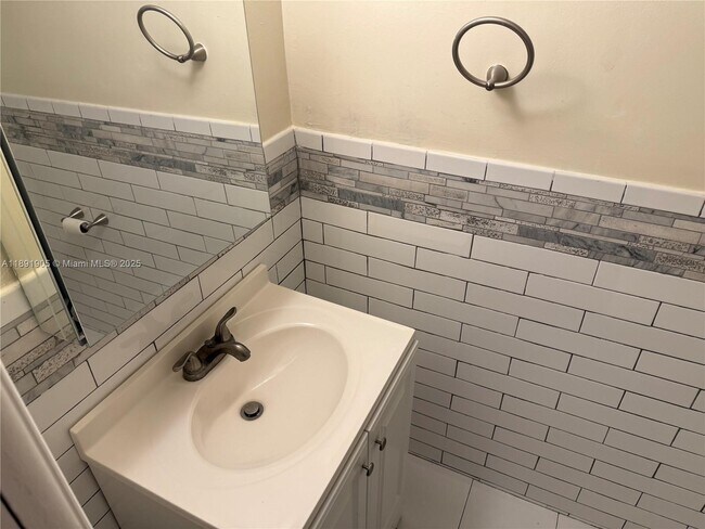 Building Photo - 4101 Indian Creek Dr