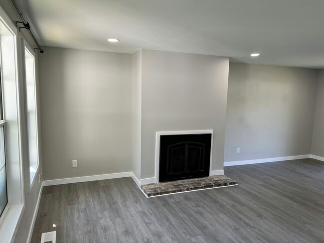 Building Photo - 10284 NE 129th Ln