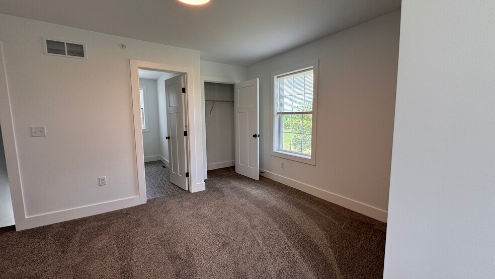 Building Photo - 19 Burk Ct