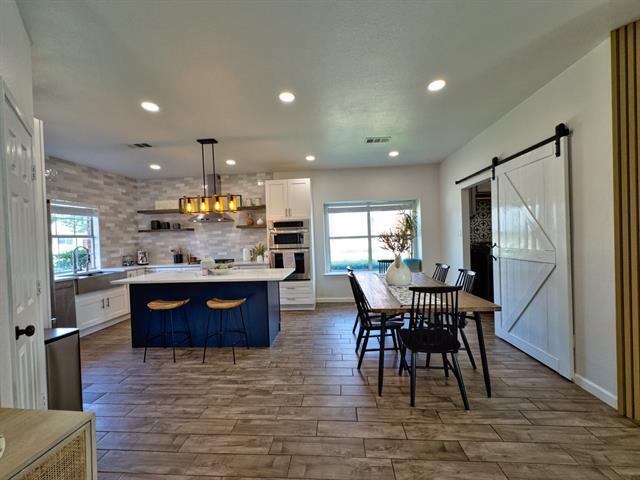 Building Photo - 1402 Stone Canyon Way