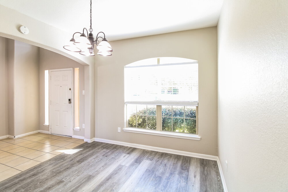 Building Photo - 8343 Broadleaf Ave