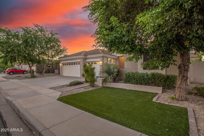 Building Photo - 10502 E Posada Ave