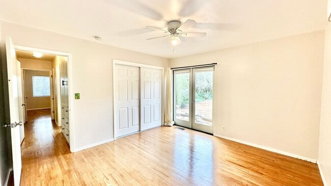 Building Photo - Lovely & Freshly Updated, Remodeled, Paint...