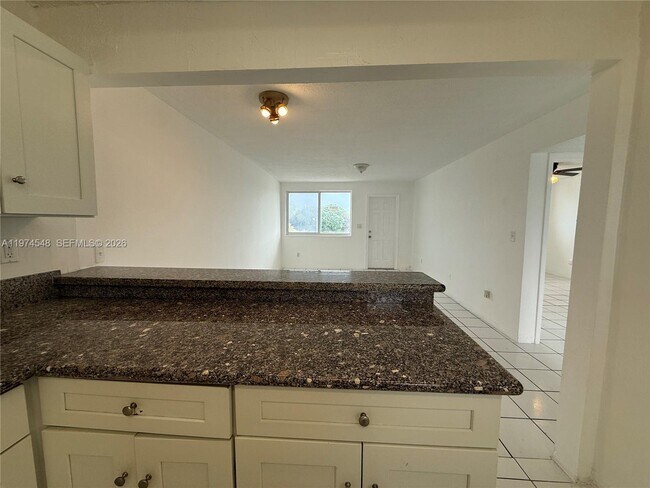 Building Photo - 13215 NE 6th Ave