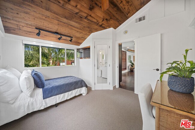 Building Photo - 6522 Wildlife Rd