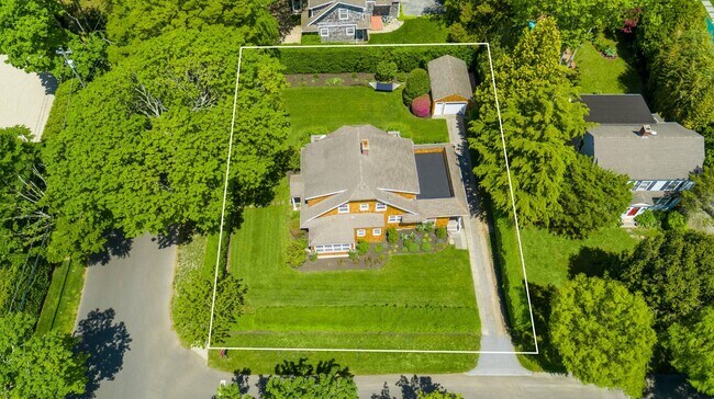 Building Photo - 210 Little Plains Rd