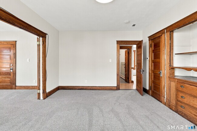 Building Photo - 126 Booth St