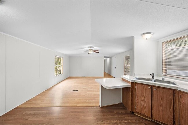Building Photo - 14431 W Lee Shore Dr