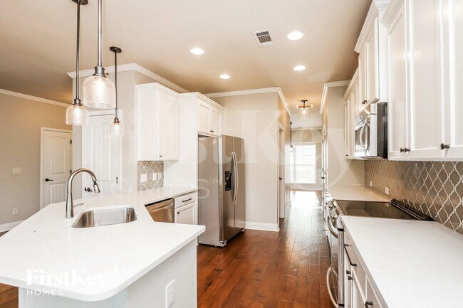 Building Photo - 668 Brakeman Cir