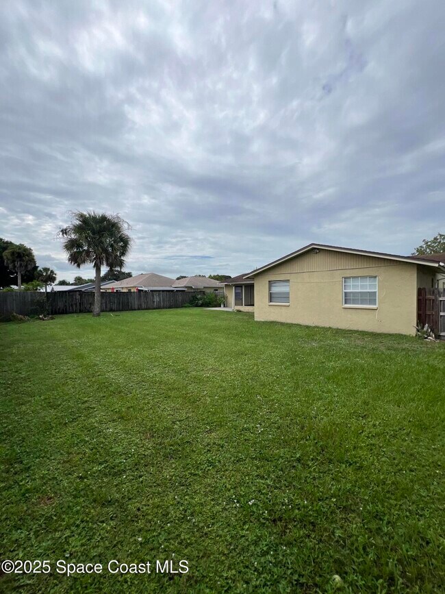 Building Photo - 880 Brunswick Ln