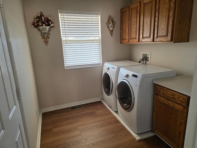 Building Photo - 982 4000 N