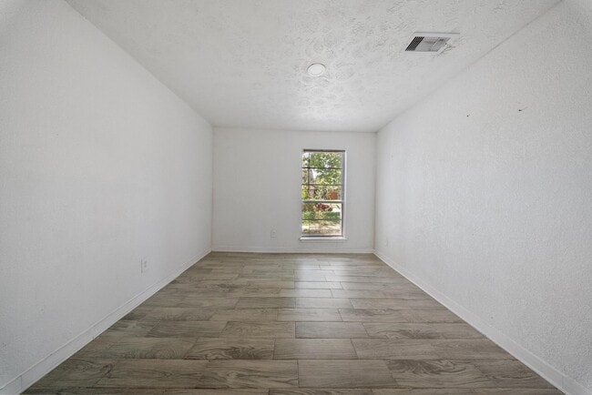 Building Photo - 16302 Summer Wind Dr