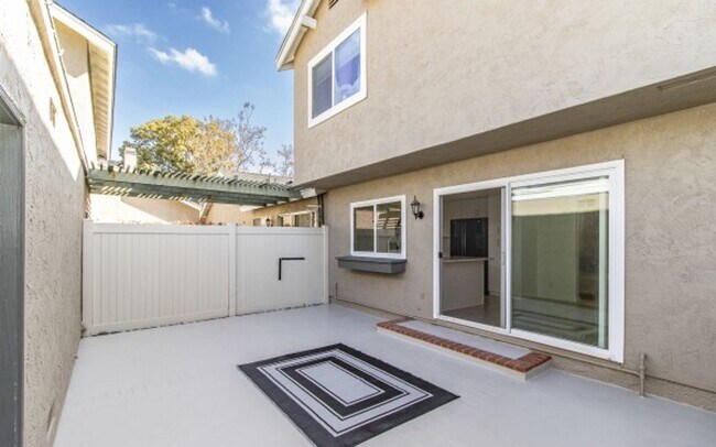 Building Photo - Beautiful 3+ bedroom Encinitas Townhouse!