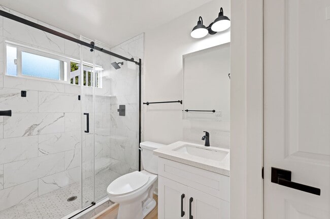 Building Photo - BK-1523