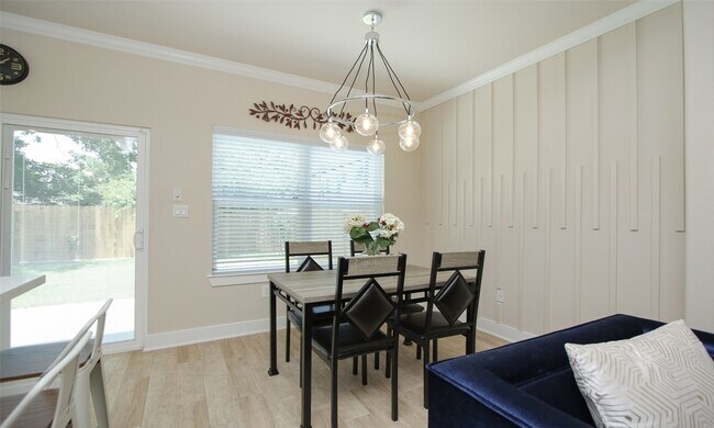 Building Photo - 3537 Mt Pleasant St