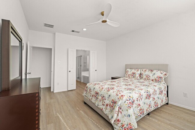 Building Photo - 5026 Lavaridge Dr