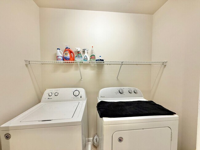 Building Photo - Gorgeous 3BD, 2.5BA Raleigh Townhome in a ...