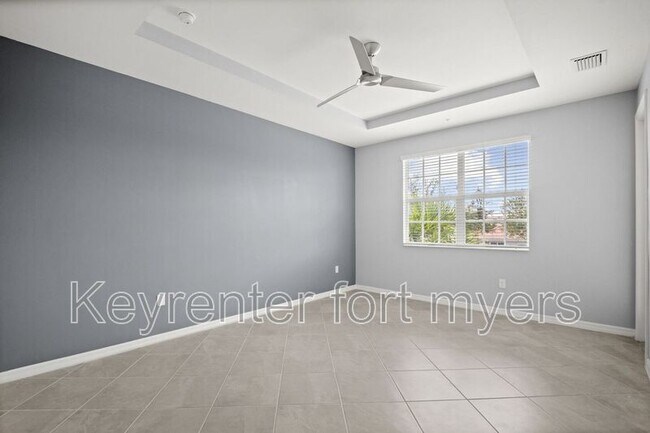 Building Photo - 12000 Santaluz Dr