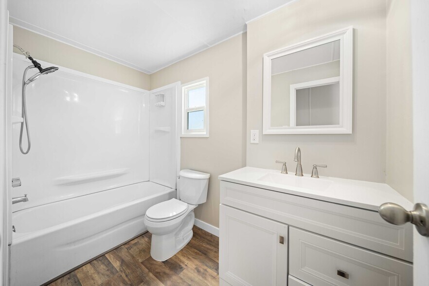 Building Photo - 3300 15th St W