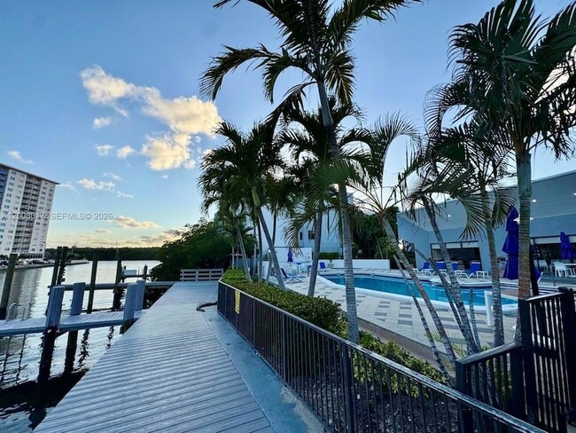 Building Photo - 336 Poinciana Island Dr