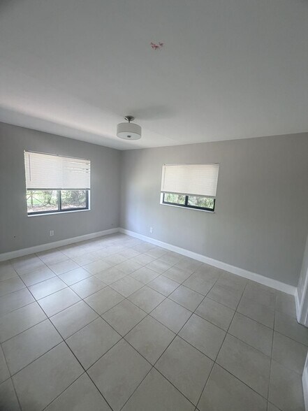 Building Photo - 130-136-136 Cape Coral Pkwy W
