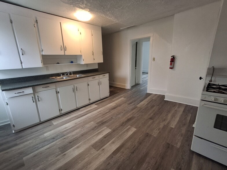 Building Photo - 51 Columbia St